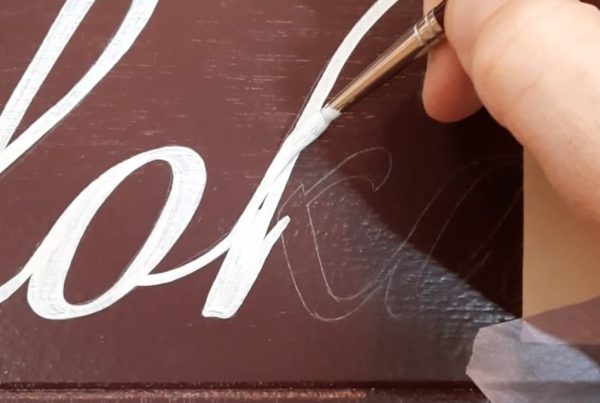 Agnes van Aarle - Calligraphy op hout